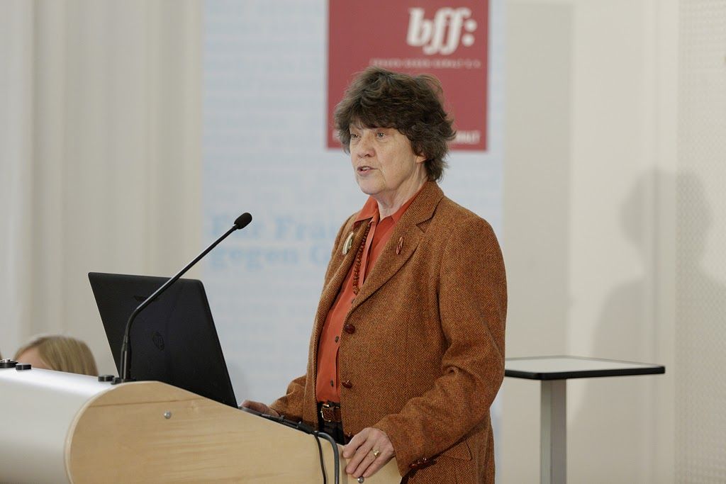 Vortrag von Prof. i.R. Dr. Carol Hagemann-White "Verantwortung des Staates, institutionelle Kulturen und Handlungsmächtigkeit der Betroffenen - Fragen an eine europäische Ethik der Intervention"